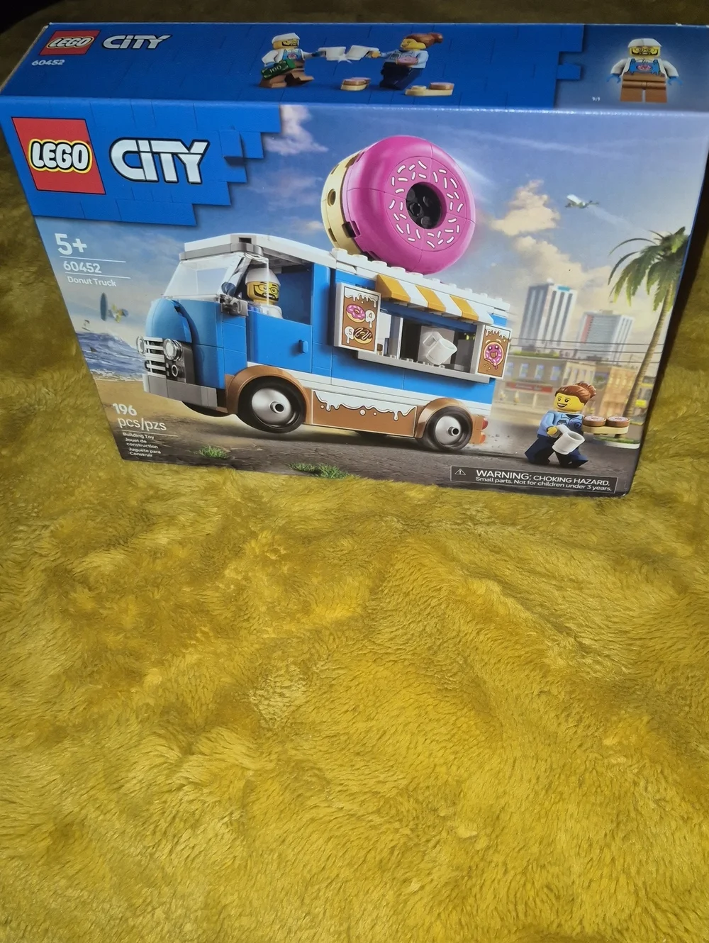 LEGO City Blue Donut Truck with Pink Donut
